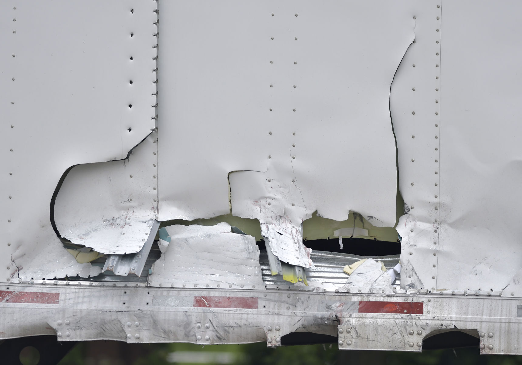 Driver fleeing traffic stop dies after crashing into semi